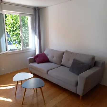 Holiday home Nantes Aeroport 1-5 Couchages-Parking-Jardin