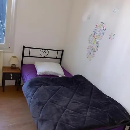 Holiday home Nantes Aeroport 1-5 Couchages-Parking-Jardin